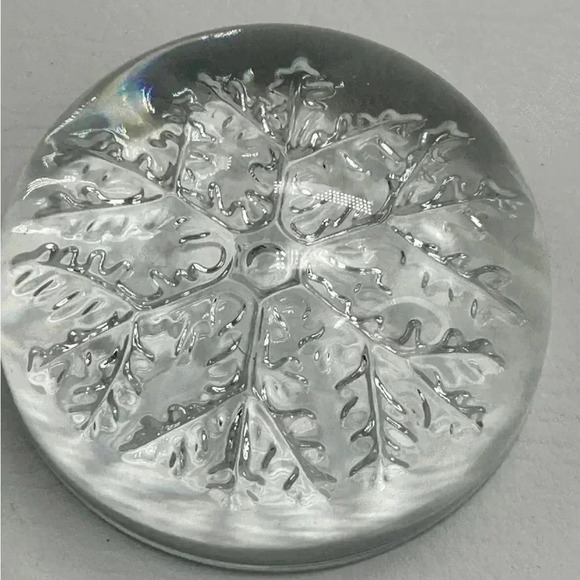 Vintage Avon Snowflake Paperweight - Picture 11 of 11